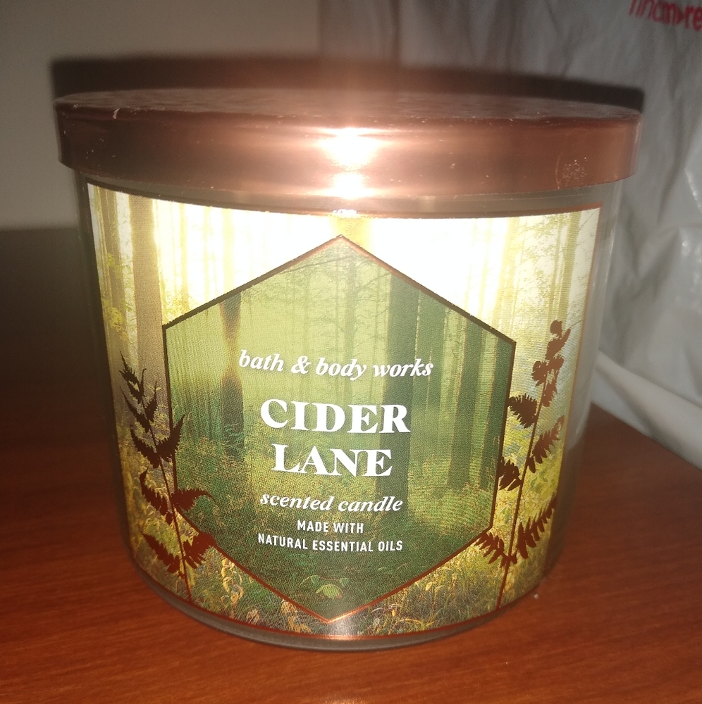 Bath & Body Works Cider Lane 3 Wick candle
